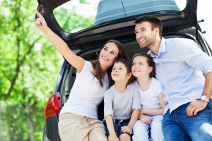 幸せな家族の時間、車広告のイメージ画像